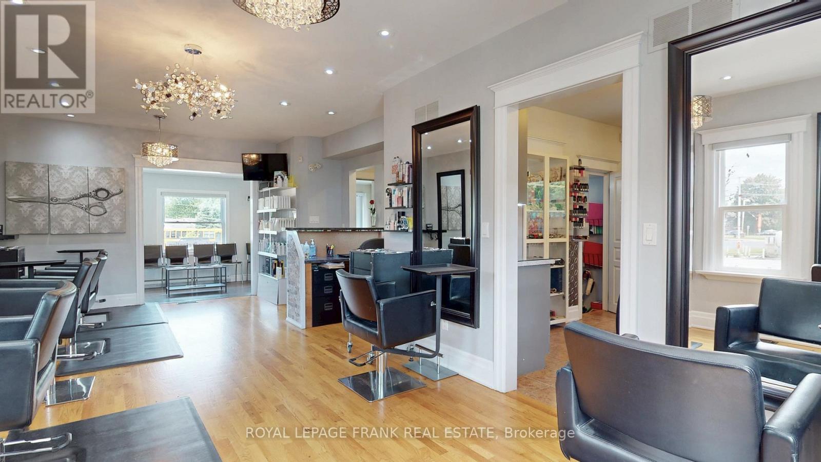 












21 WILBUR AVENUE

,
Scugog (Port Perry),




Ontario
L9L1J4

