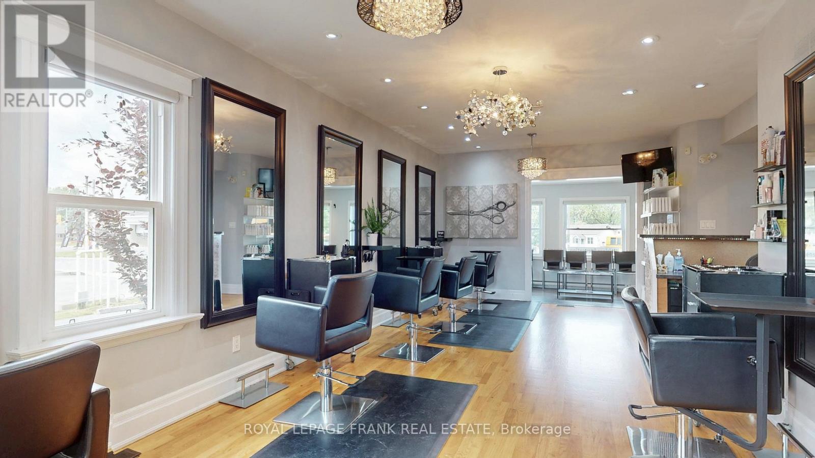 












21 WILBUR AVENUE

,
Scugog (Port Perry),




Ontario
L9L1J4

