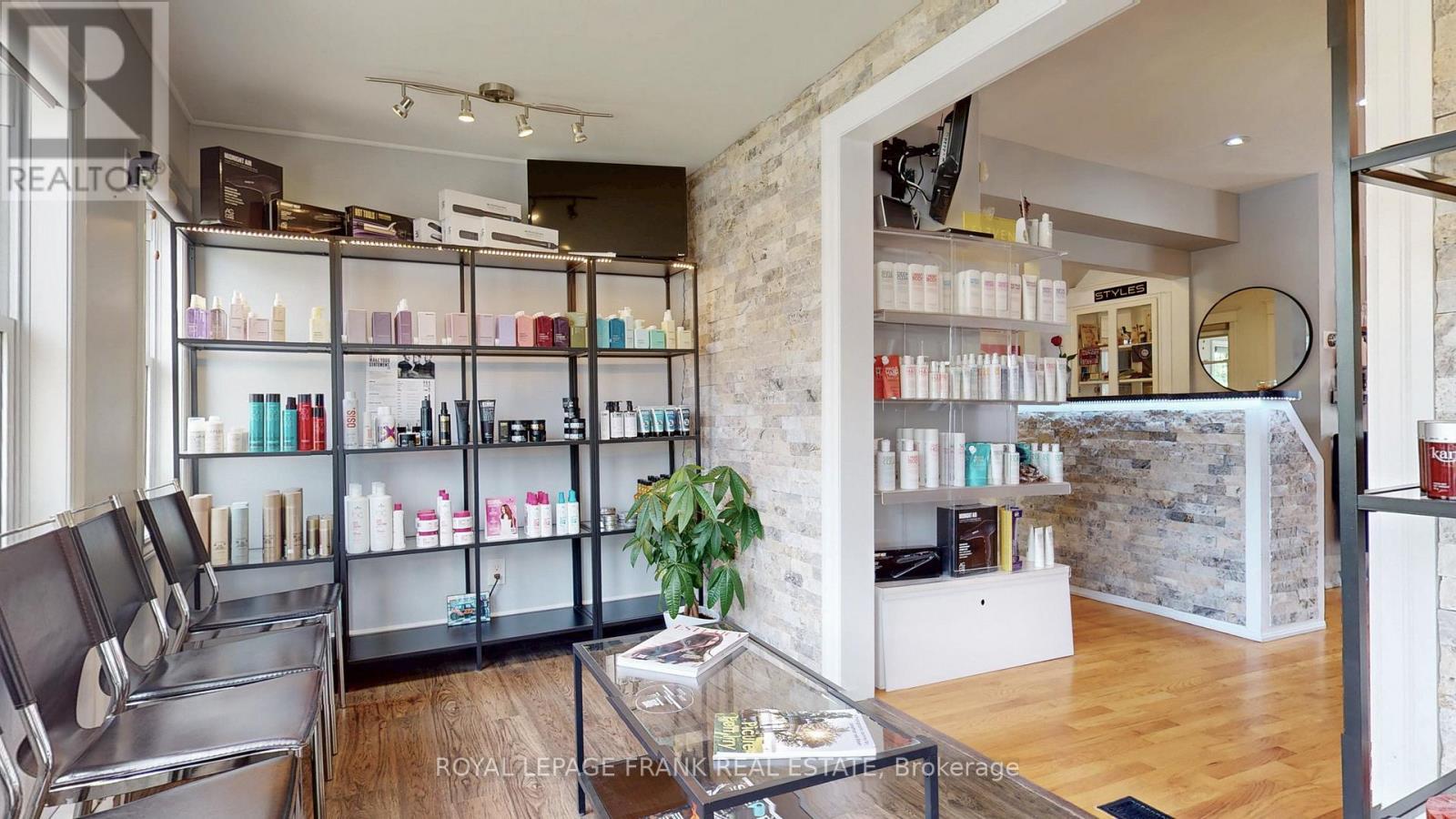 












21 WILBUR AVENUE

,
Scugog (Port Perry),




Ontario
L9L1J4

