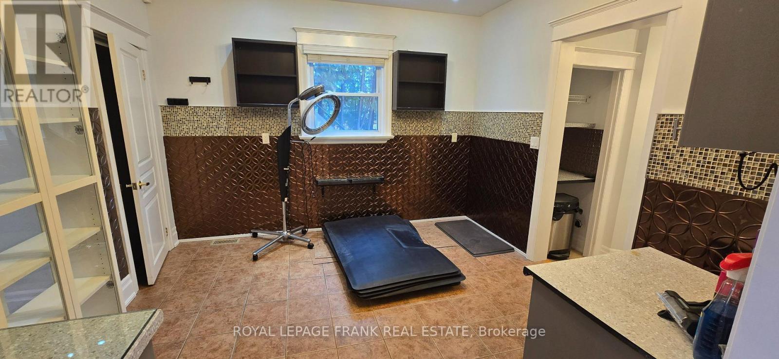 












21 WILBUR AVENUE

,
Scugog (Port Perry),




Ontario
L9L1J4

