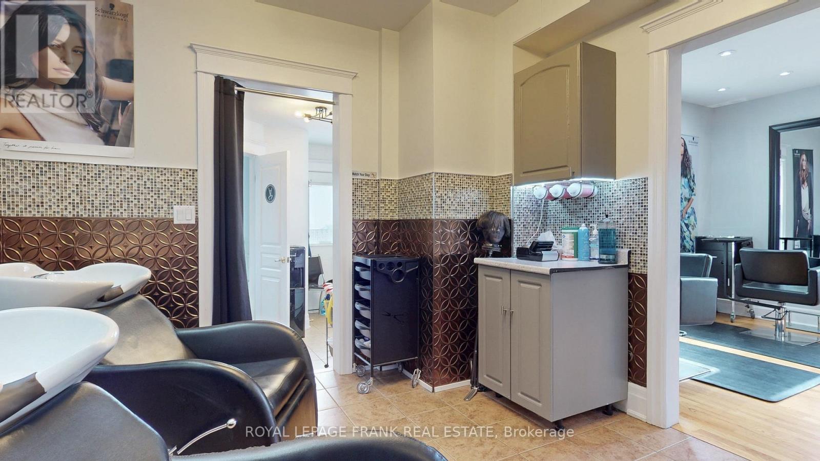 












21 WILBUR AVENUE

,
Scugog (Port Perry),




Ontario
L9L1J4

