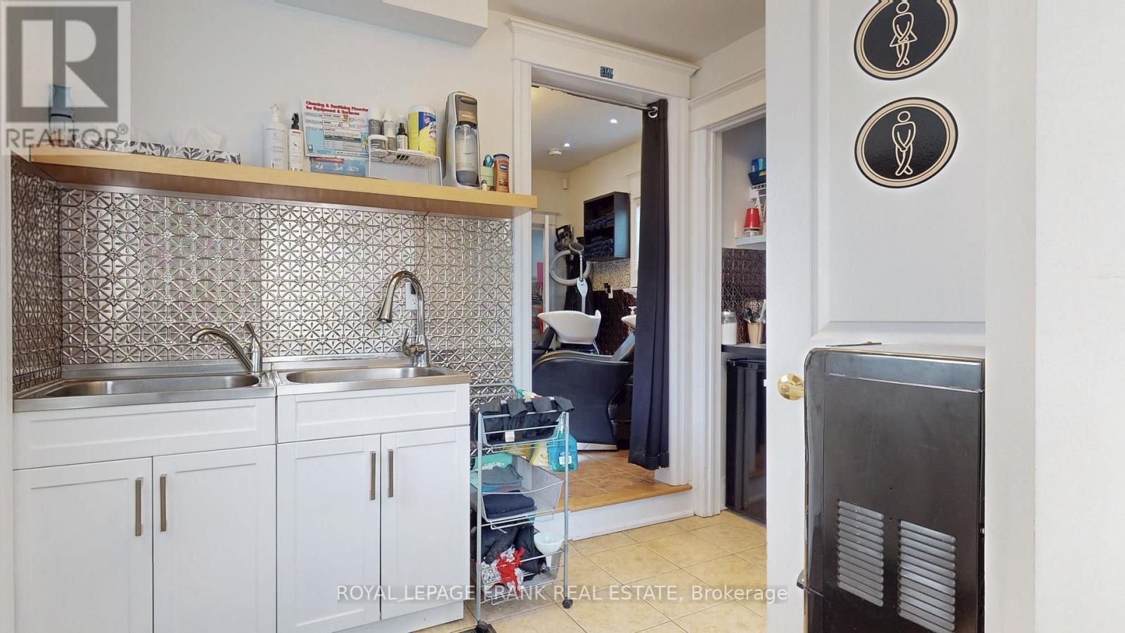 












21 WILBUR AVENUE

,
Scugog (Port Perry),




Ontario
L9L1J4

