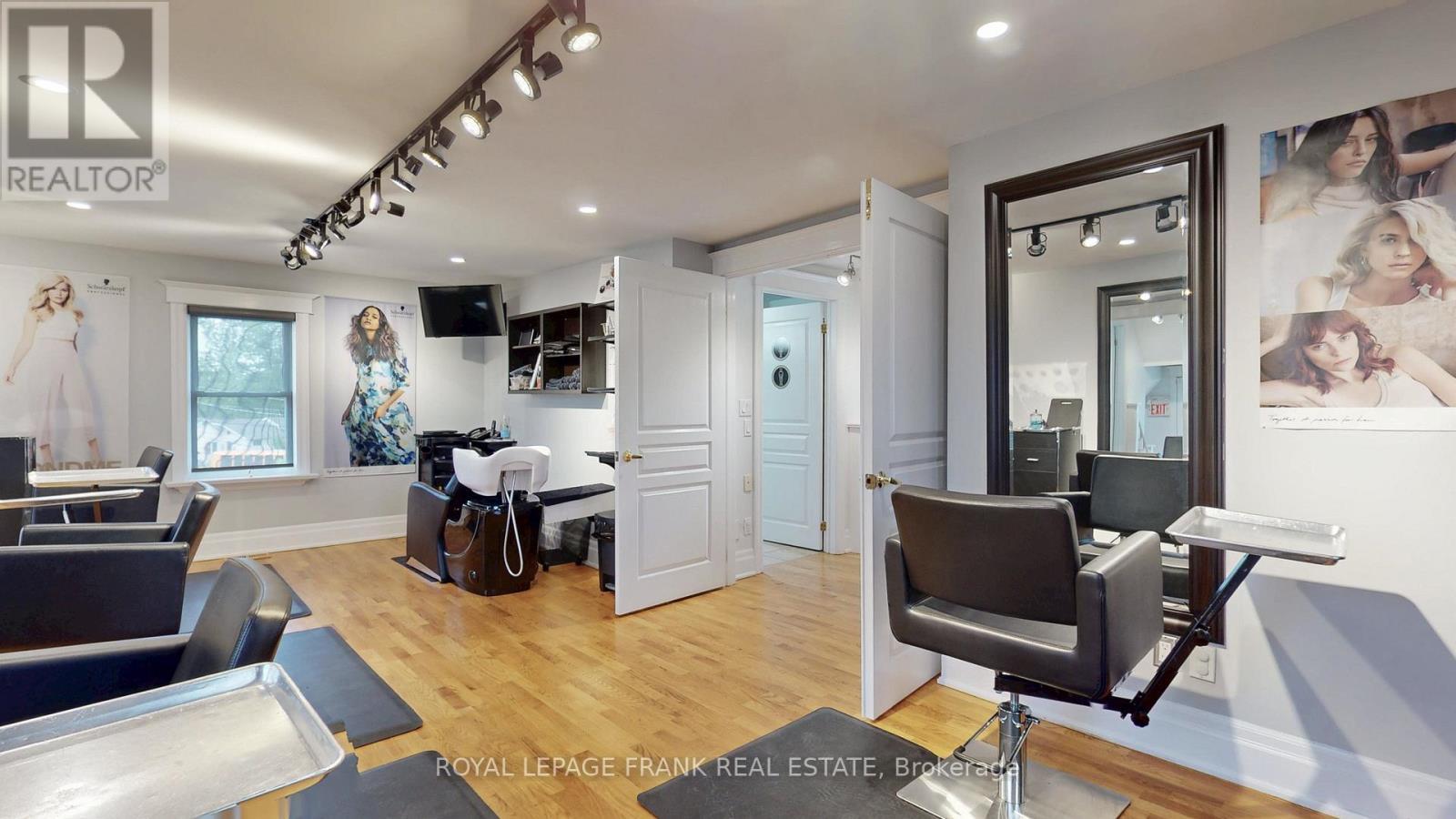 












21 WILBUR AVENUE

,
Scugog (Port Perry),




Ontario
L9L1J4

