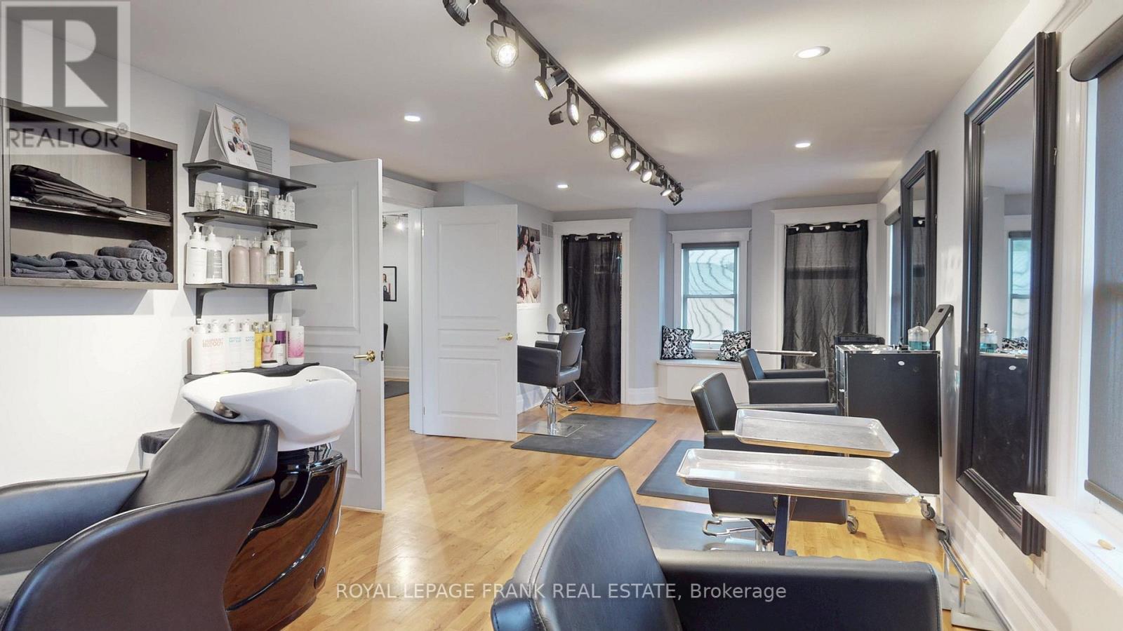 












21 WILBUR AVENUE

,
Scugog (Port Perry),




Ontario
L9L1J4

