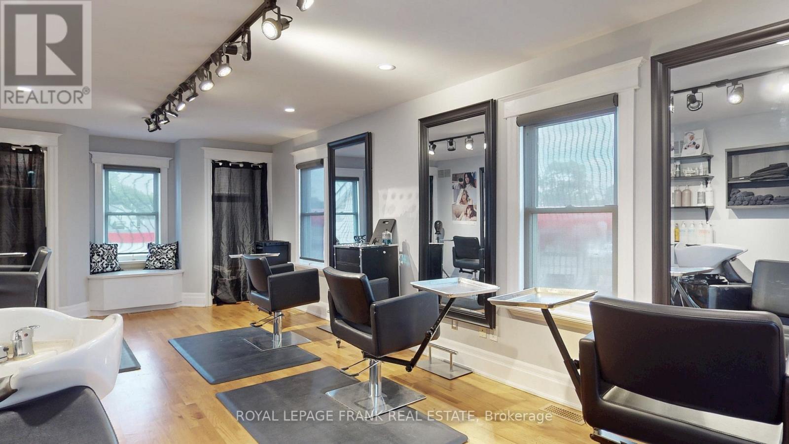 












21 WILBUR AVENUE

,
Scugog (Port Perry),




Ontario
L9L1J4

