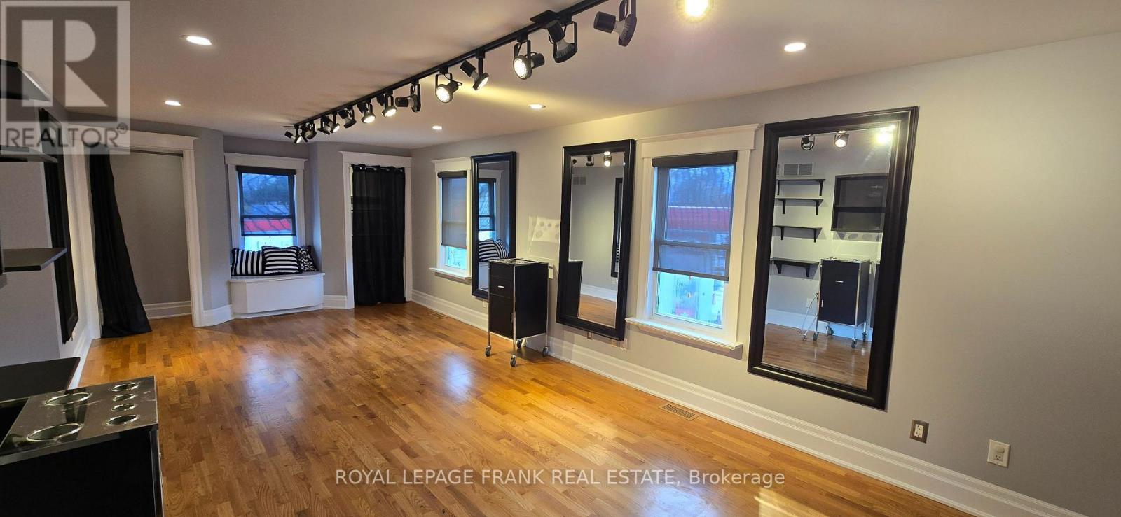 












21 WILBUR AVENUE

,
Scugog (Port Perry),




Ontario
L9L1J4

