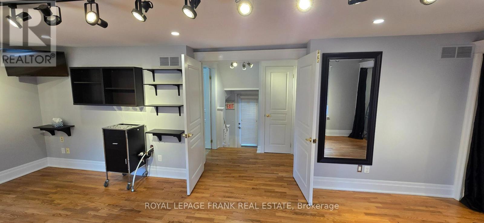 












21 WILBUR AVENUE

,
Scugog (Port Perry),




Ontario
L9L1J4

