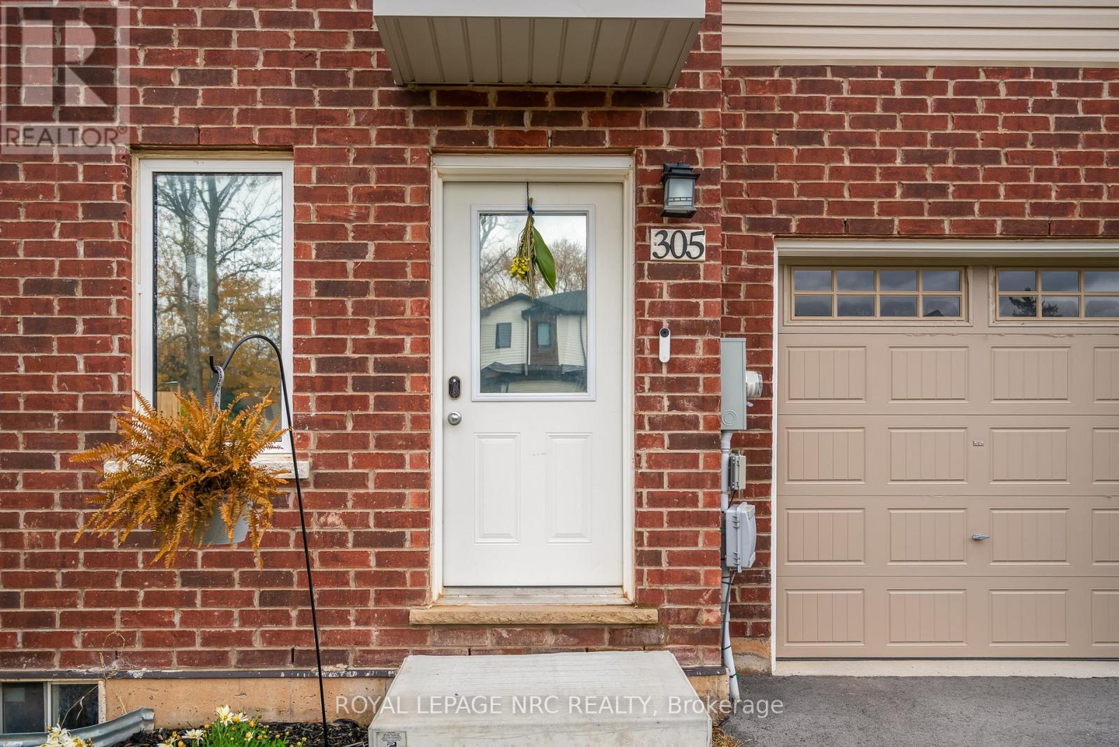 












305 CHAFFEY STREET

,
Welland (Lincoln/Crowland),




Ontario
L3B0K5

