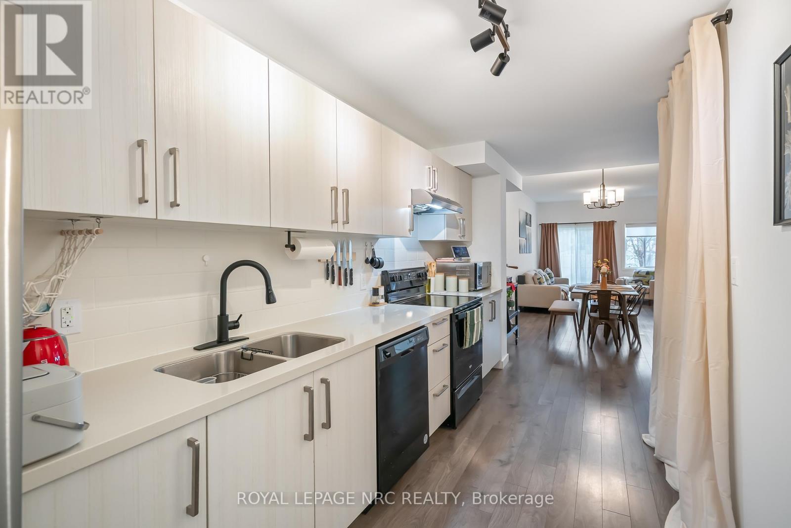 












305 CHAFFEY STREET

,
Welland (Lincoln/Crowland),




Ontario
L3B0K5

