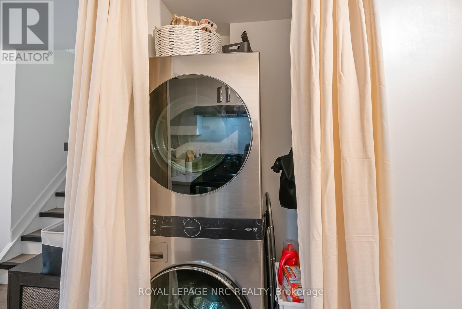 












305 CHAFFEY STREET

,
Welland (Lincoln/Crowland),




Ontario
L3B0K5

