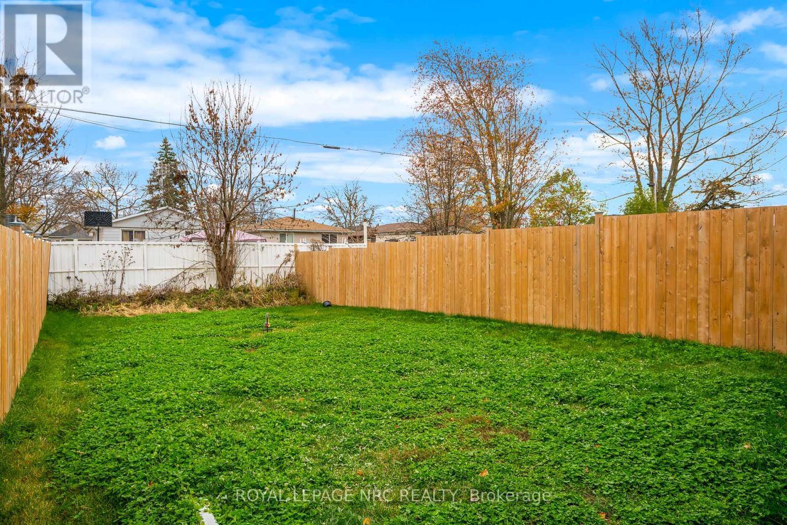 












305 CHAFFEY STREET

,
Welland (Lincoln/Crowland),




Ontario
L3B0K5

