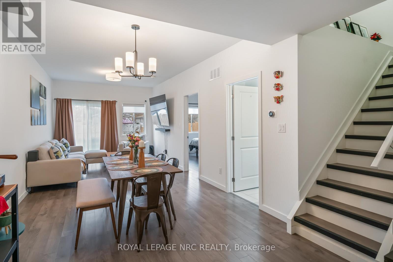 












305 CHAFFEY STREET

,
Welland (Lincoln/Crowland),




Ontario
L3B0K5

