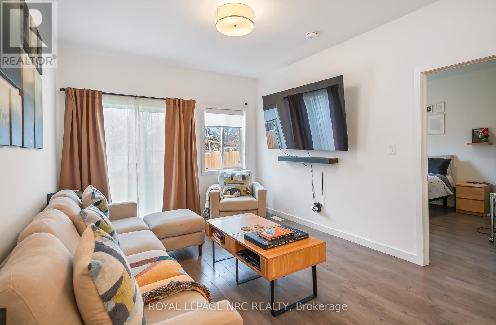 












305 CHAFFEY STREET

,
Welland (Lincoln/Crowland),




Ontario
L3B0K5

