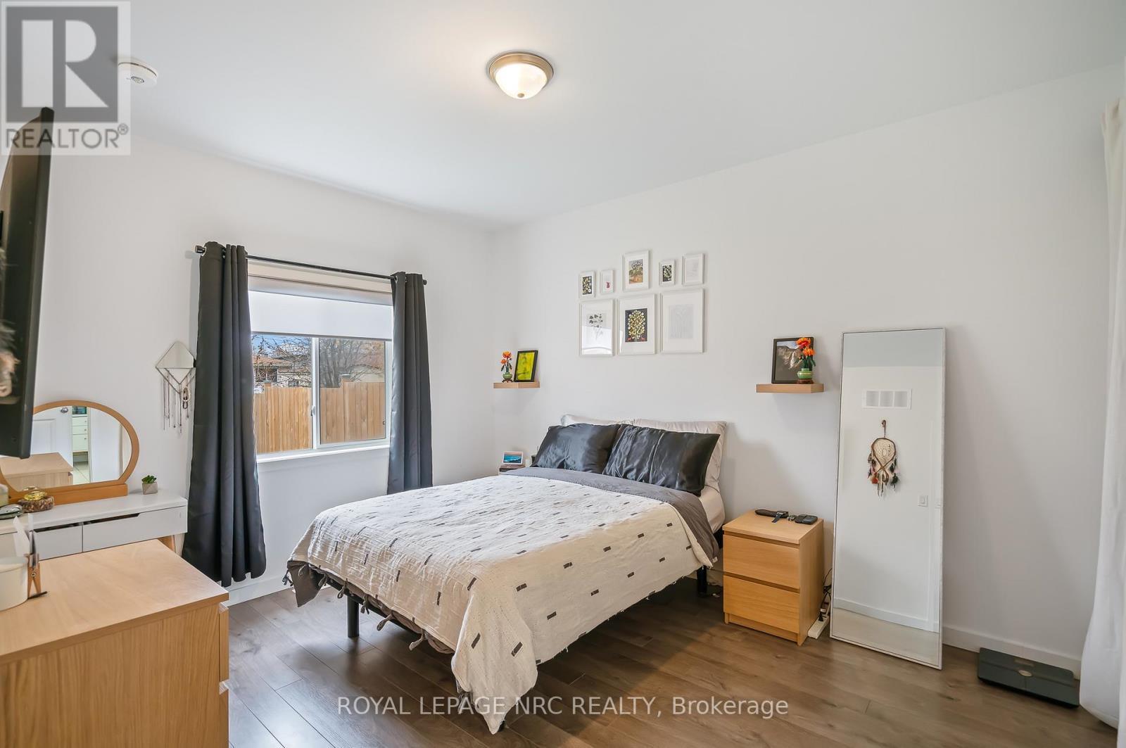 












305 CHAFFEY STREET

,
Welland (Lincoln/Crowland),




Ontario
L3B0K5

