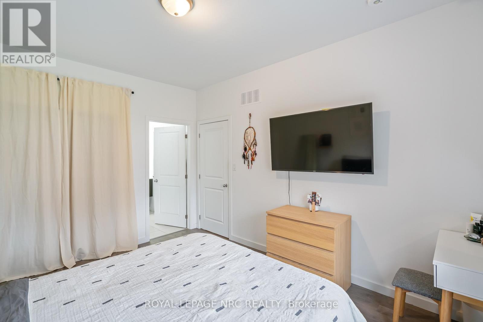 












305 CHAFFEY STREET

,
Welland (Lincoln/Crowland),




Ontario
L3B0K5

