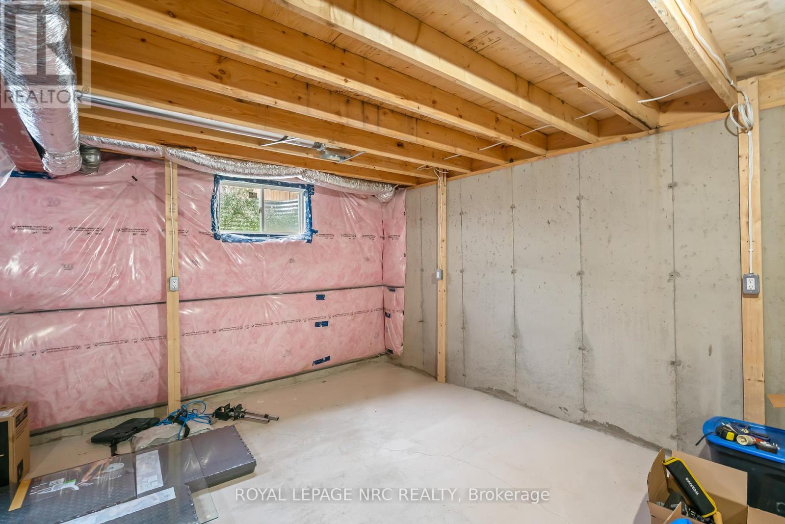 












305 CHAFFEY STREET

,
Welland (Lincoln/Crowland),




Ontario
L3B0K5

