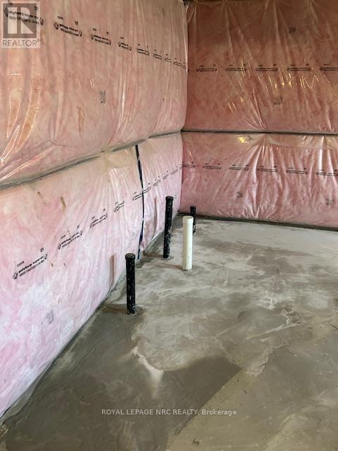 












305 CHAFFEY STREET

,
Welland (Lincoln/Crowland),




Ontario
L3B0K5

