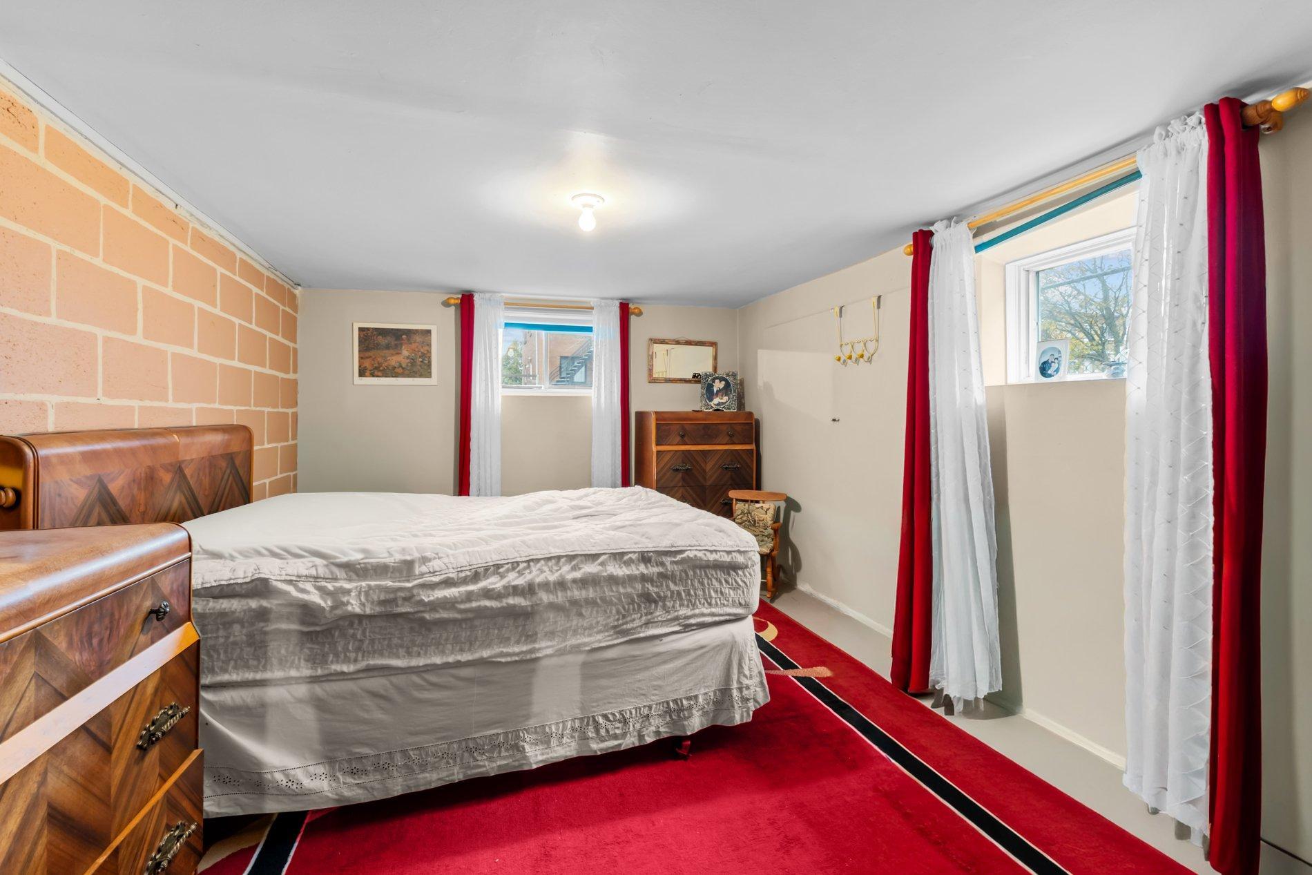 









782

 - 784


9e Avenue

,
Montréal (Lachine),




QC
H8S3C6

