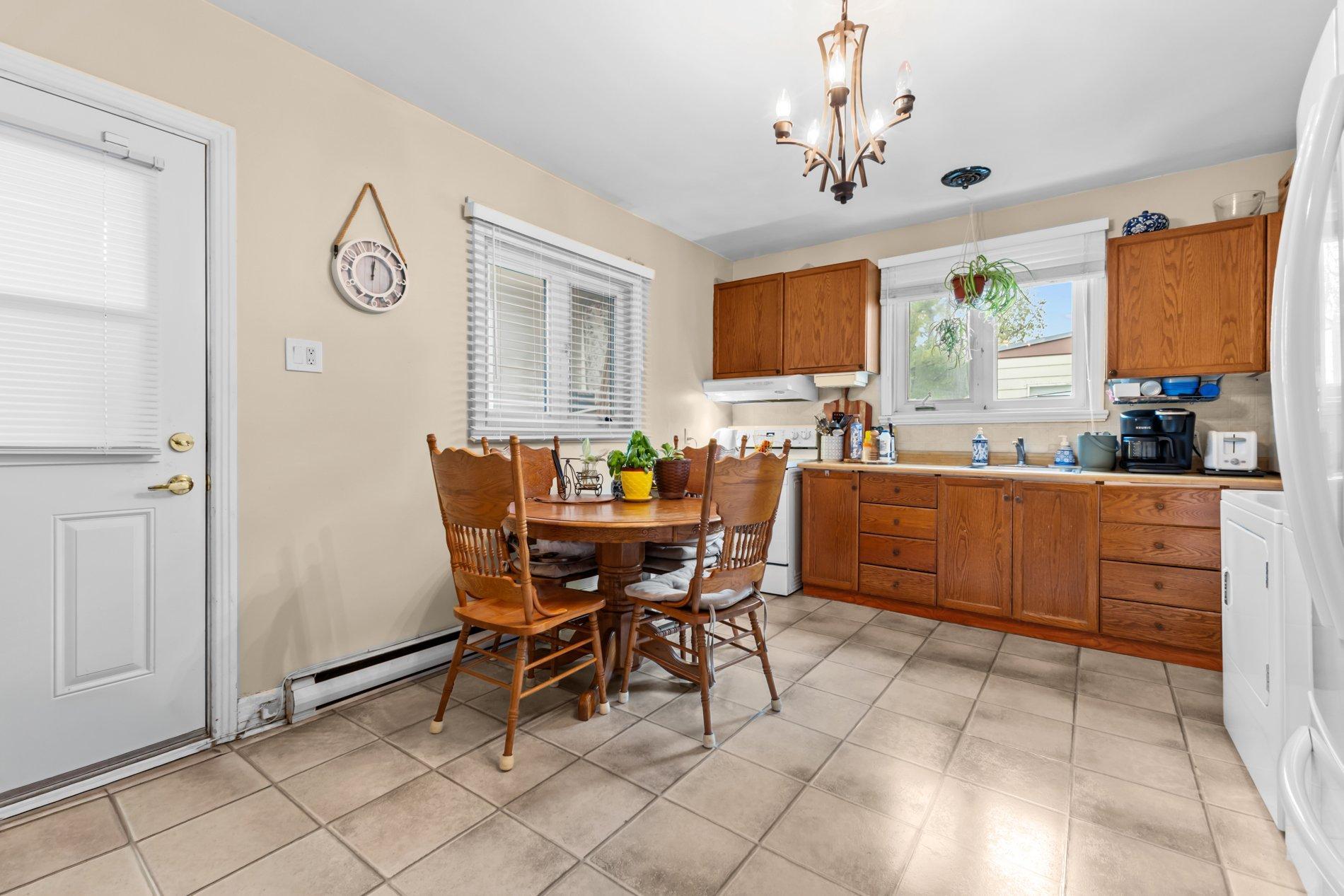 









782

 - 784


9e Avenue

,
Montréal (Lachine),




QC
H8S3C6

