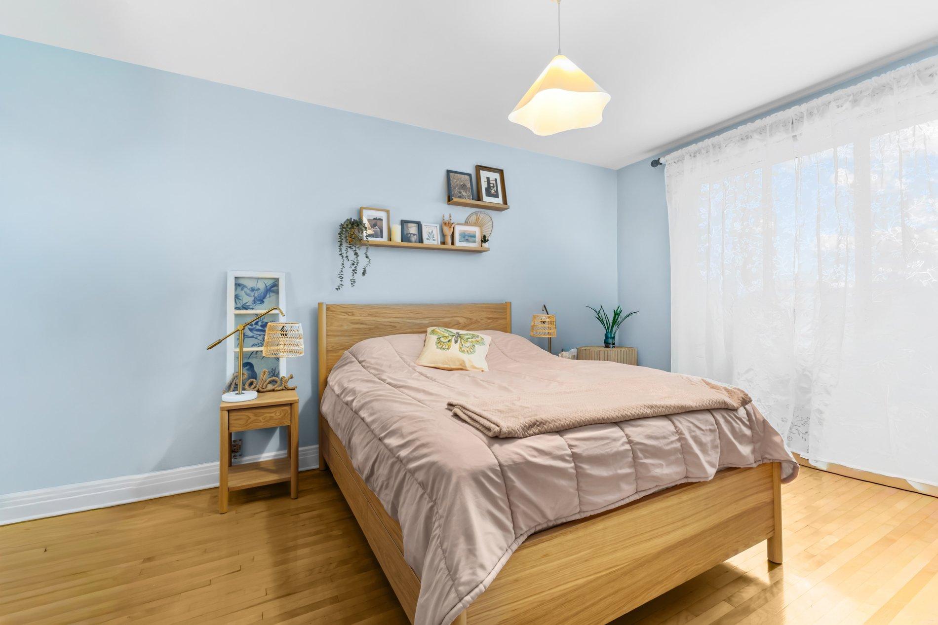 









782

 - 784


9e Avenue

,
Montréal (Lachine),




QC
H8S3C6

