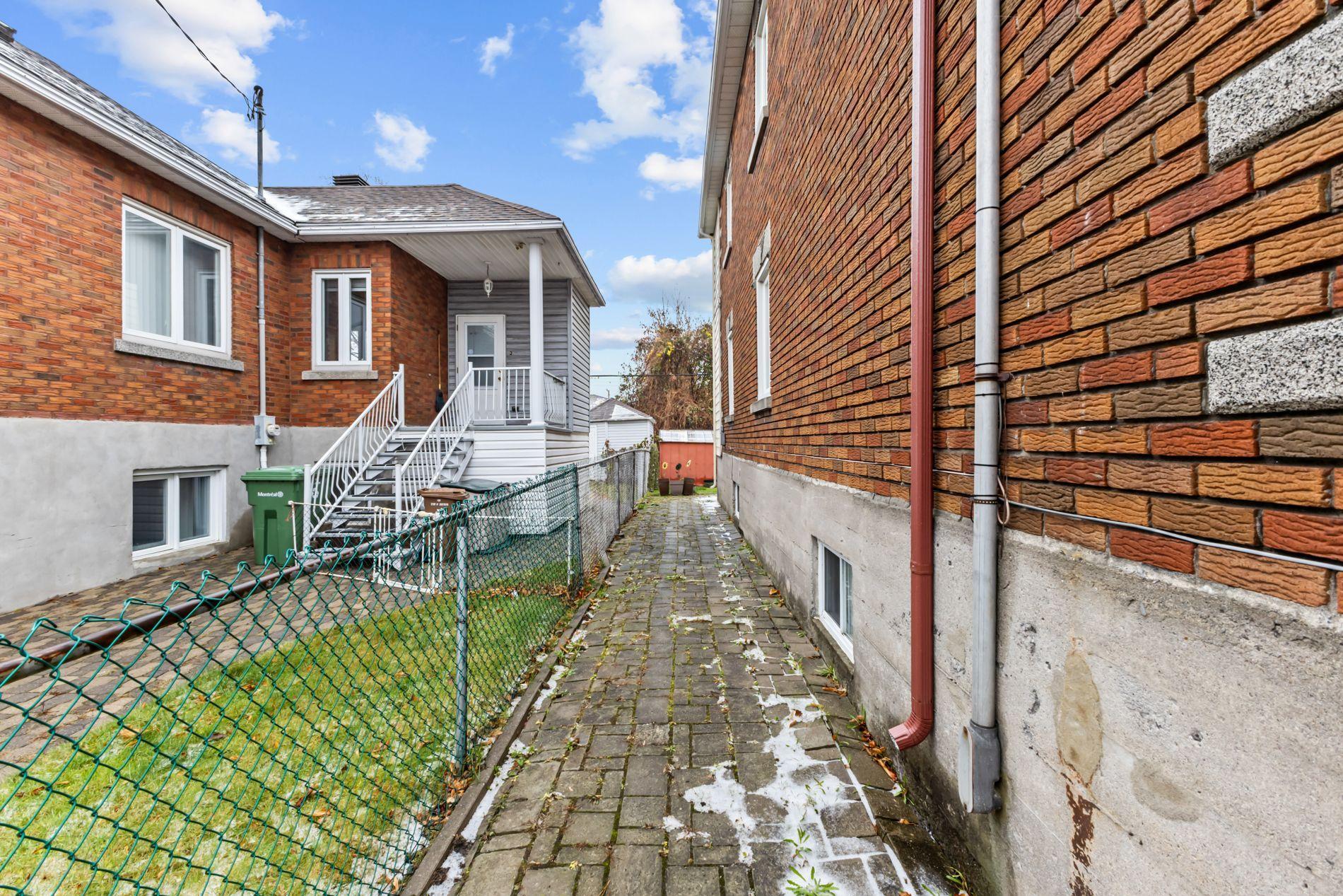 









782

 - 784


9e Avenue

,
Montréal (Lachine),




QC
H8S3C6

