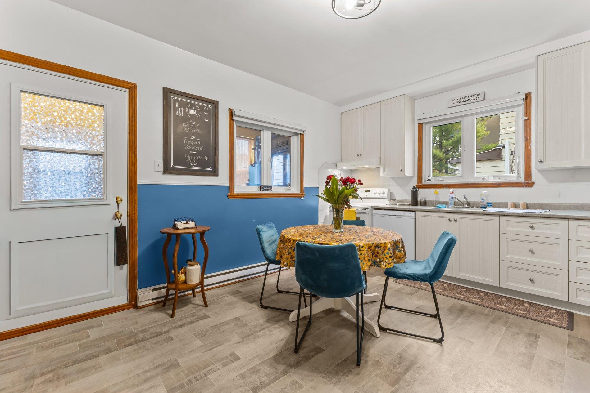 









782

 - 784


9e Avenue

,
Montréal (Lachine),




QC
H8S3C6

