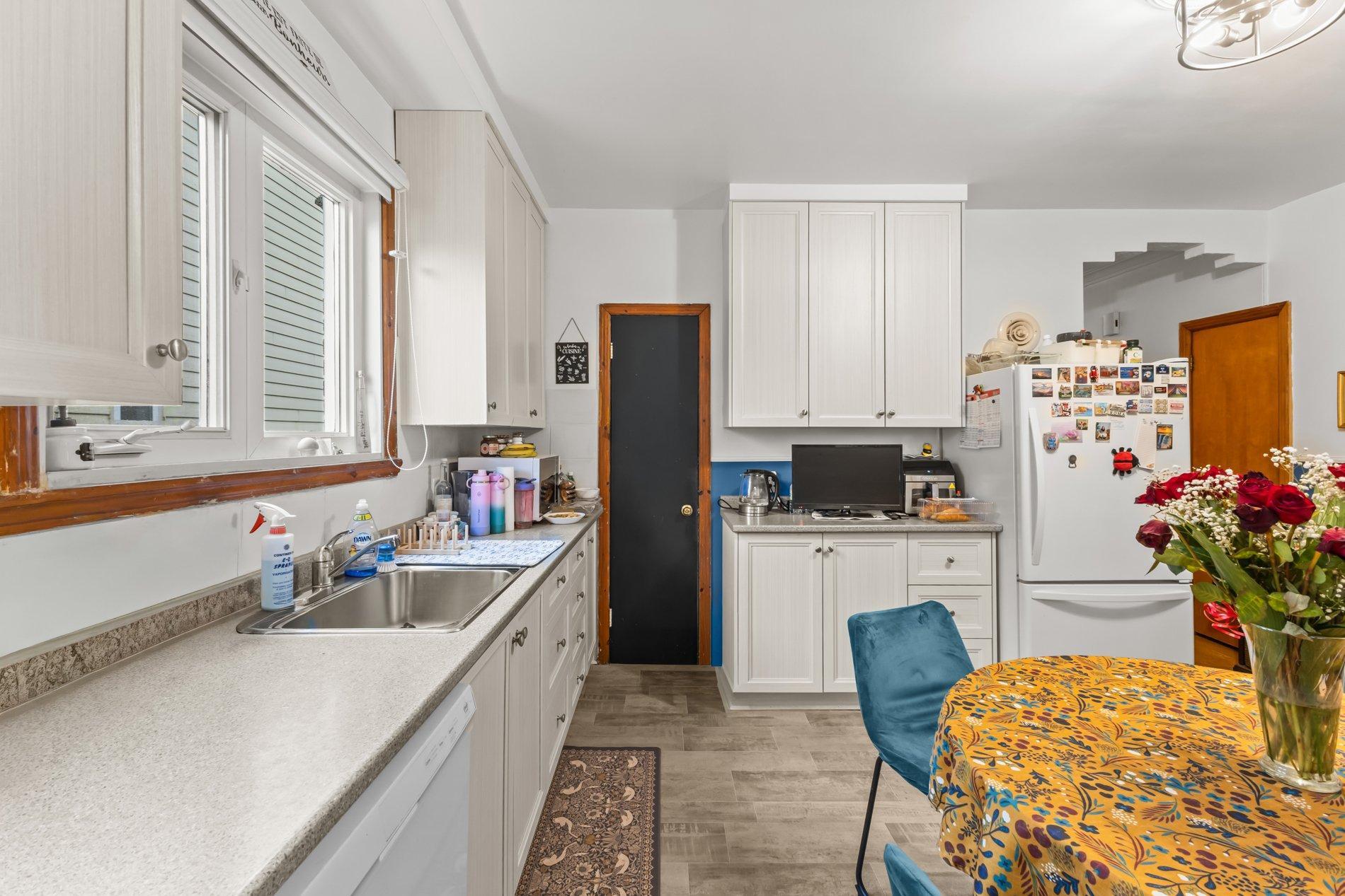 









782

 - 784


9e Avenue

,
Montréal (Lachine),




QC
H8S3C6

