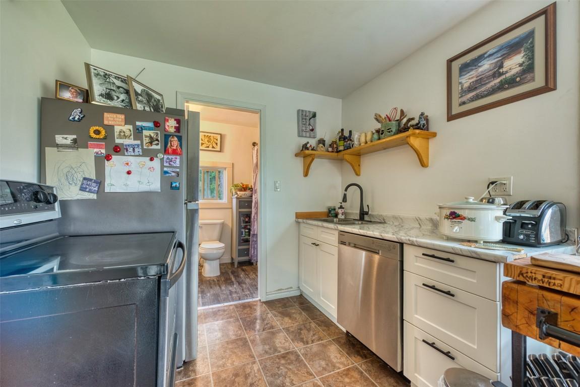 









1385


6

Highway,
Cherryville,




BC
V0E 2G1

