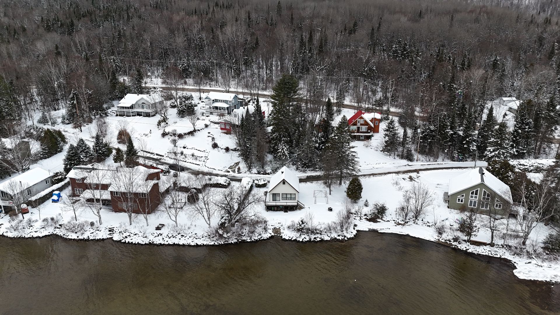 









3700


Ch. du Tour-du-Lac

,
Nominingue,




QC
J0W1R0

