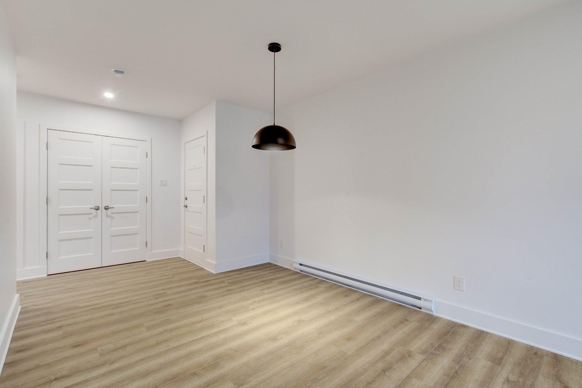 









400


Av. Barron

, 2,
Lachute,




QC
J8H4L6

