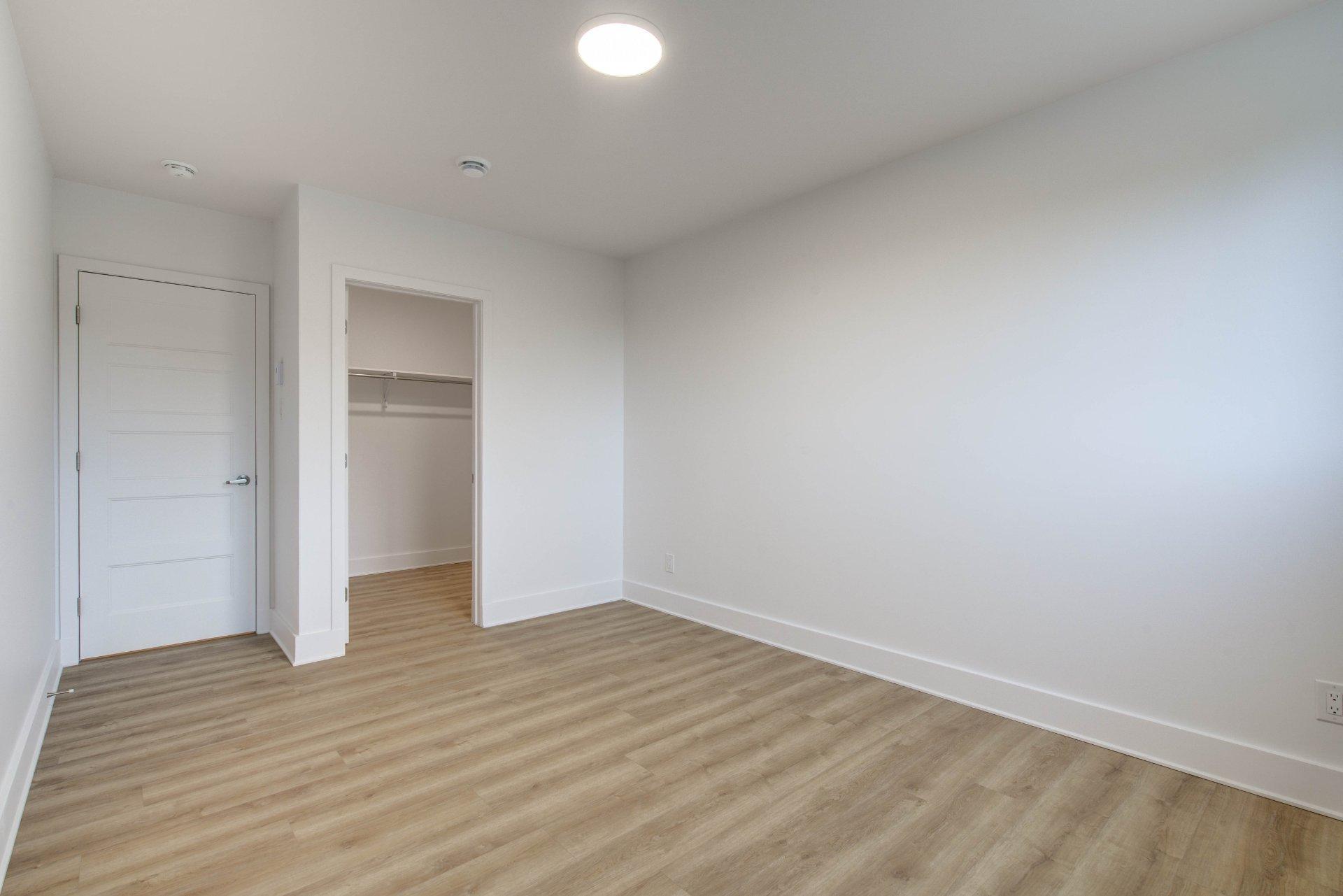 









400


Av. Barron

, 2,
Lachute,




QC
J8H4L6

