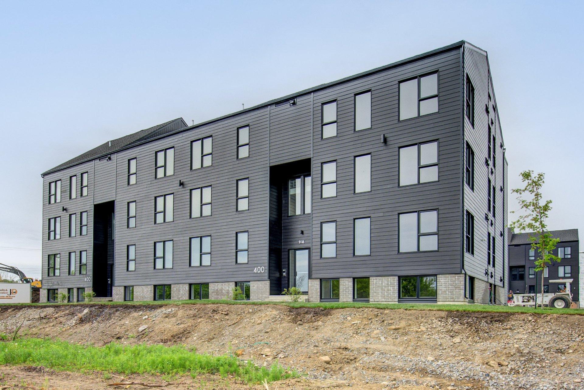 









400


Av. Barron

, 2,
Lachute,




QC
J8H4L6

