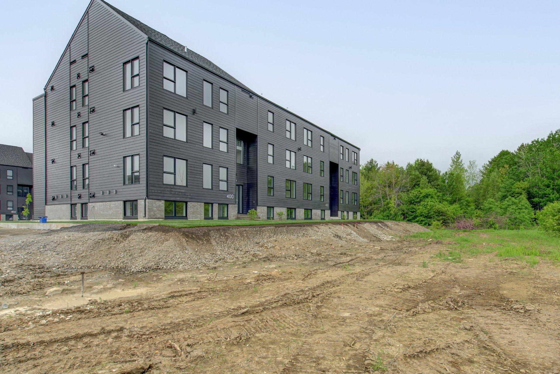 









400


Av. Barron

, 2,
Lachute,




QC
J8H4L6

