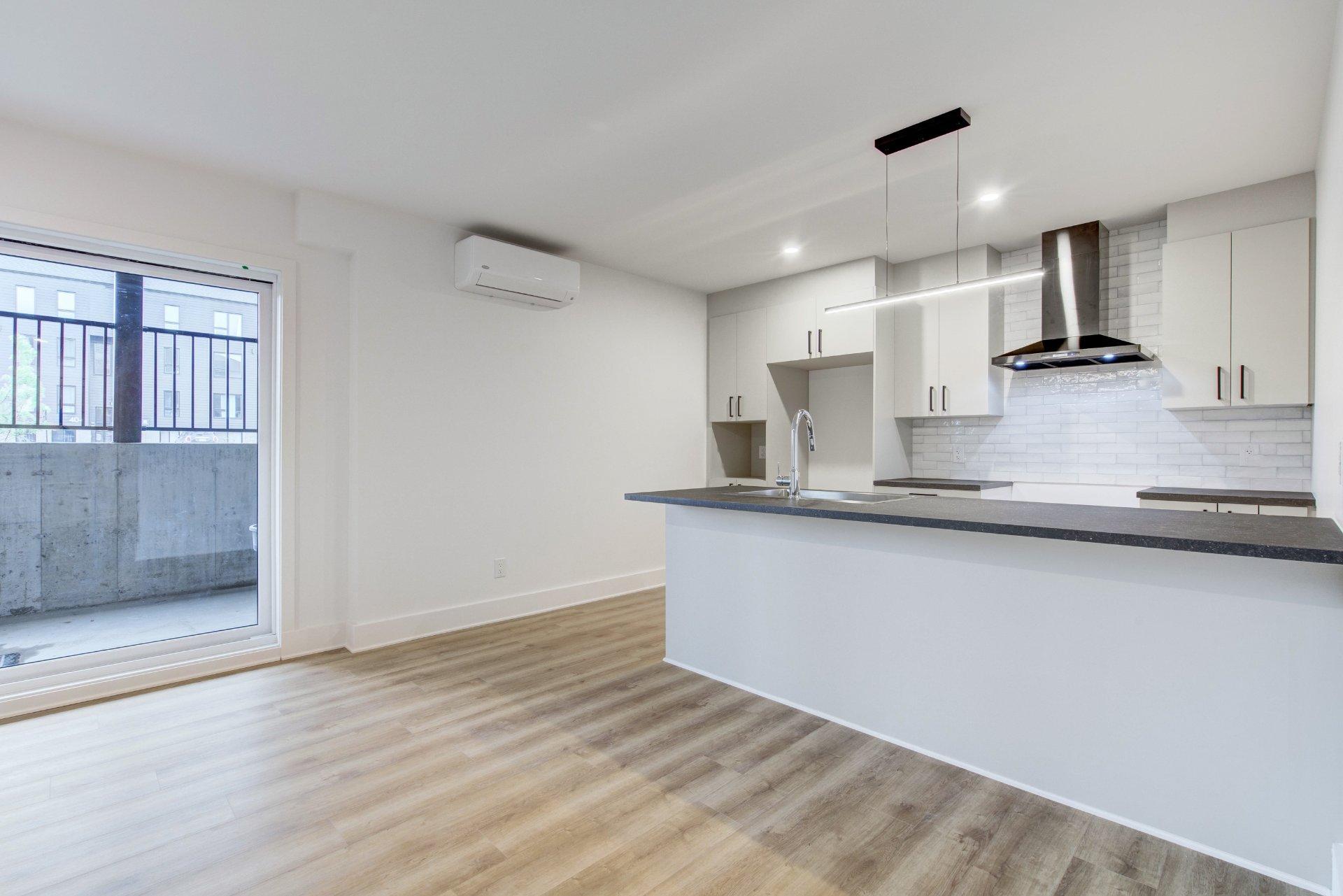 









400


Av. Barron

, 2,
Lachute,




QC
J8H4L6

