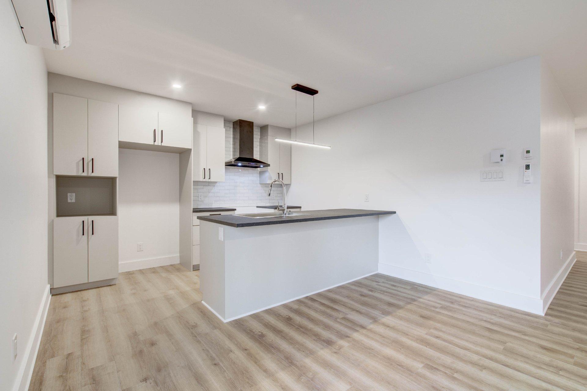 









400


Av. Barron

, 2,
Lachute,




QC
J8H4L6

