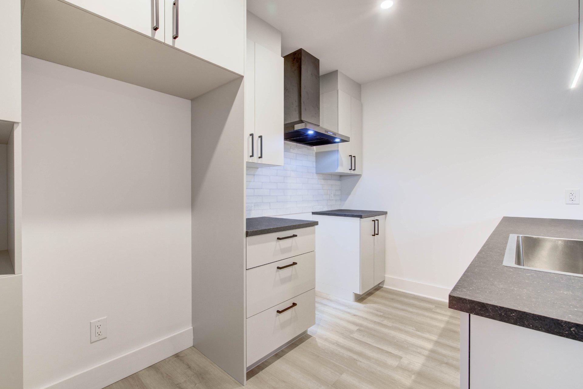 









400


Av. Barron

, 2,
Lachute,




QC
J8H4L6

