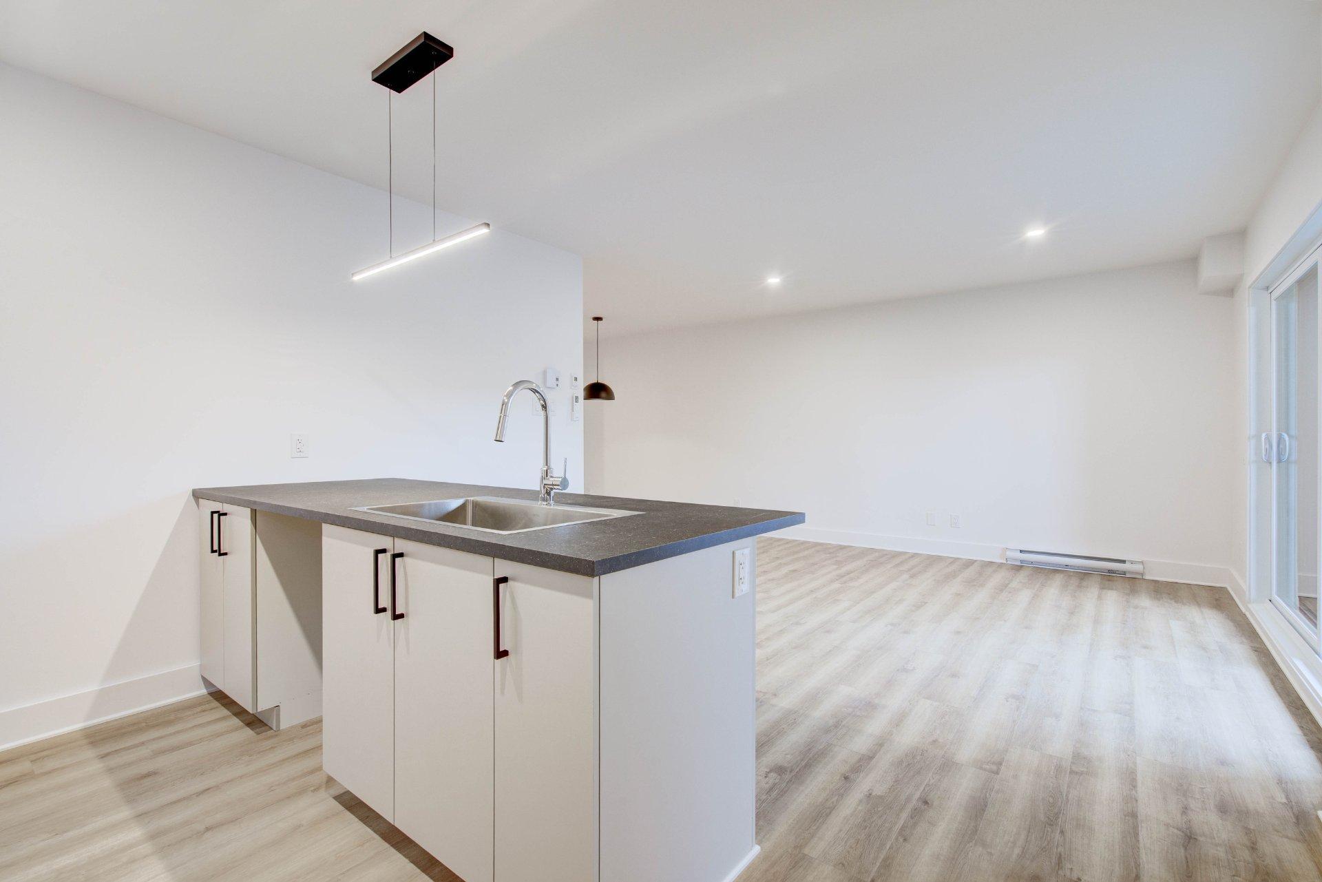 









400


Av. Barron

, 2,
Lachute,




QC
J8H4L6

