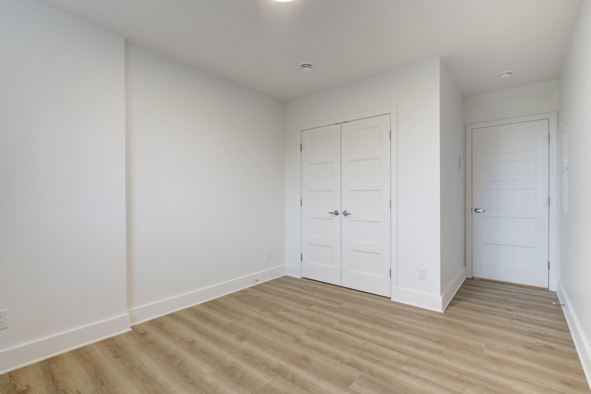 









400


Av. Barron

, 2,
Lachute,




QC
J8H4L6

