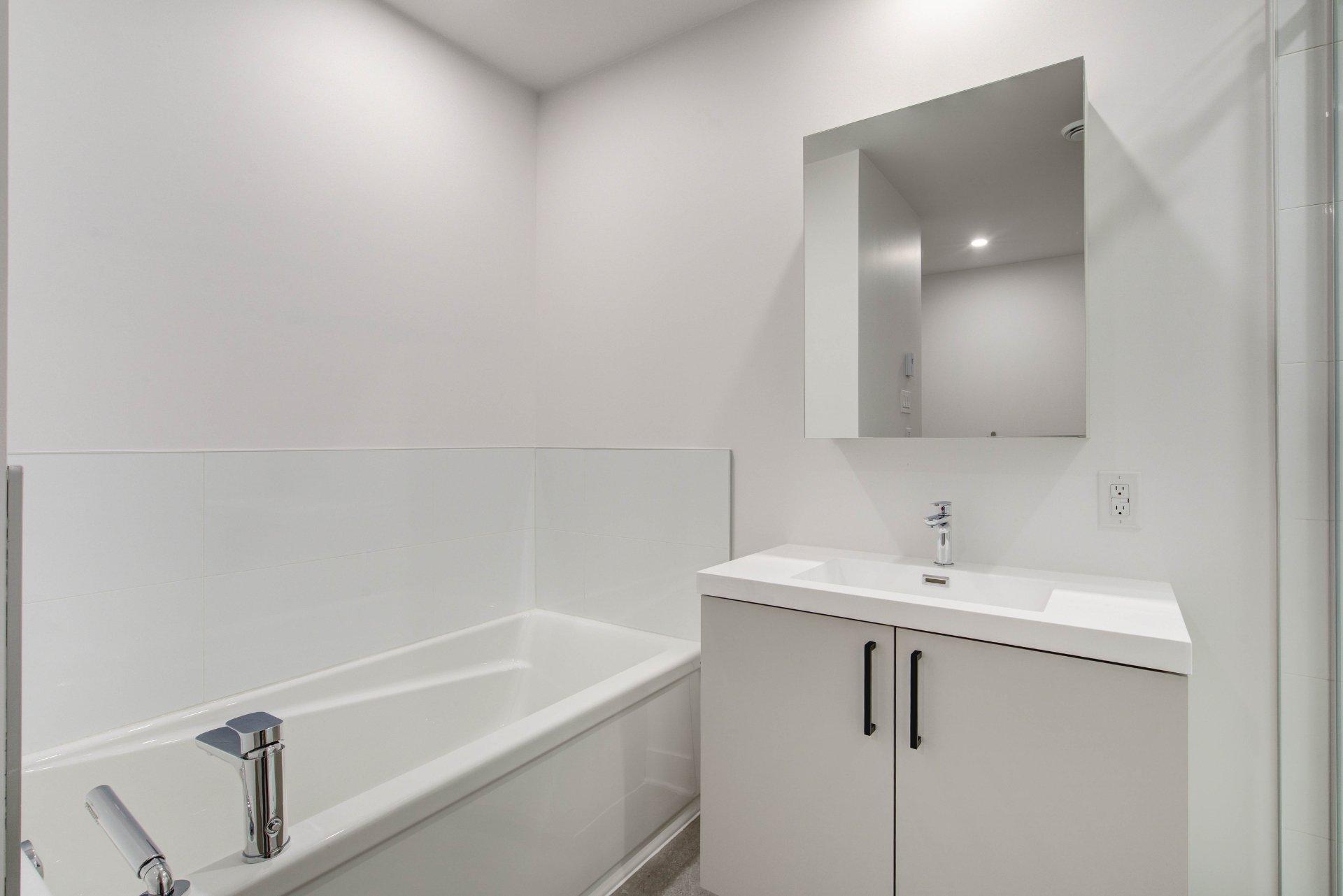 









400


Av. Barron

, 13,
Lachute,




QC
J8H4L6

