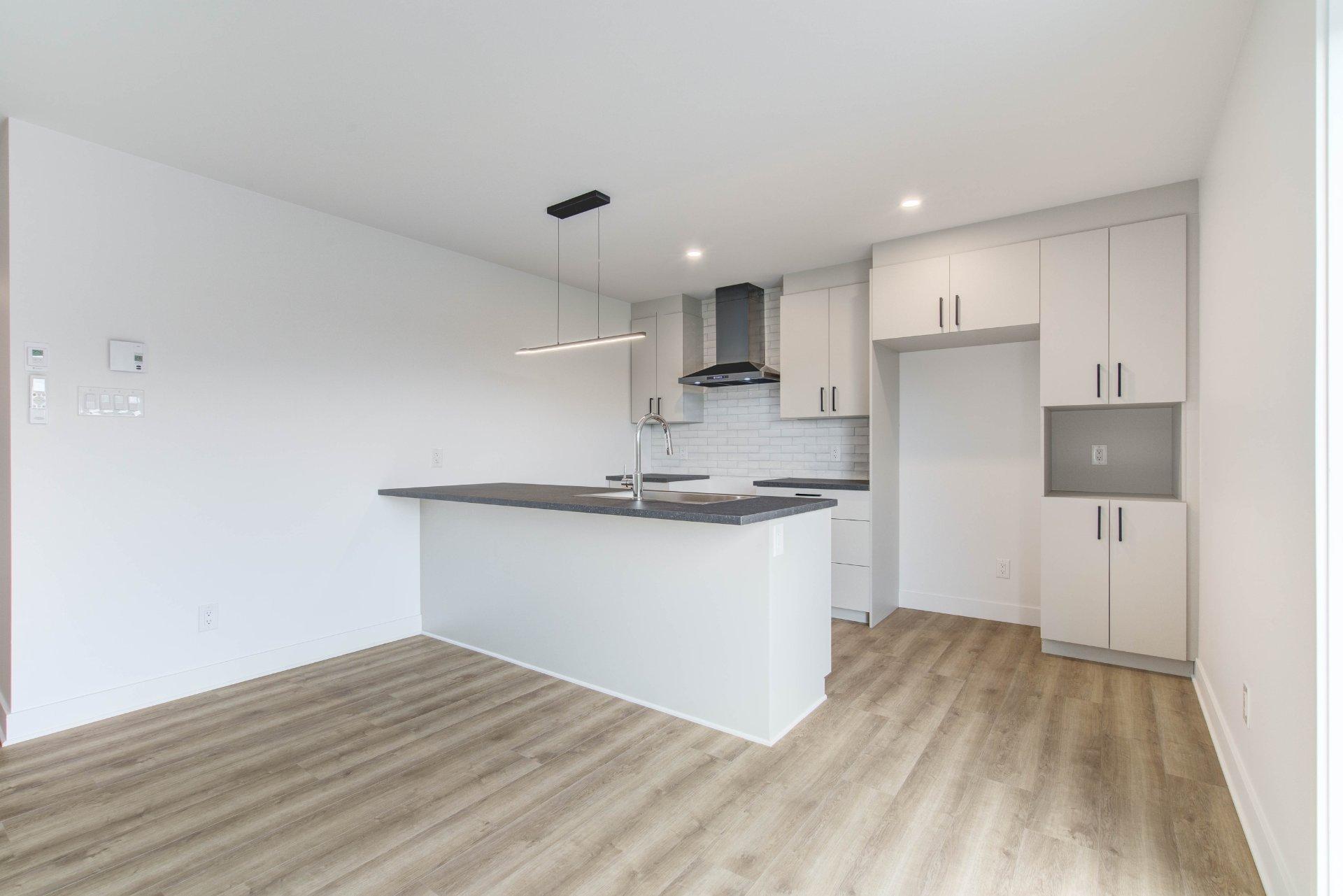 









400


Av. Barron

, 13,
Lachute,




QC
J8H4L6

