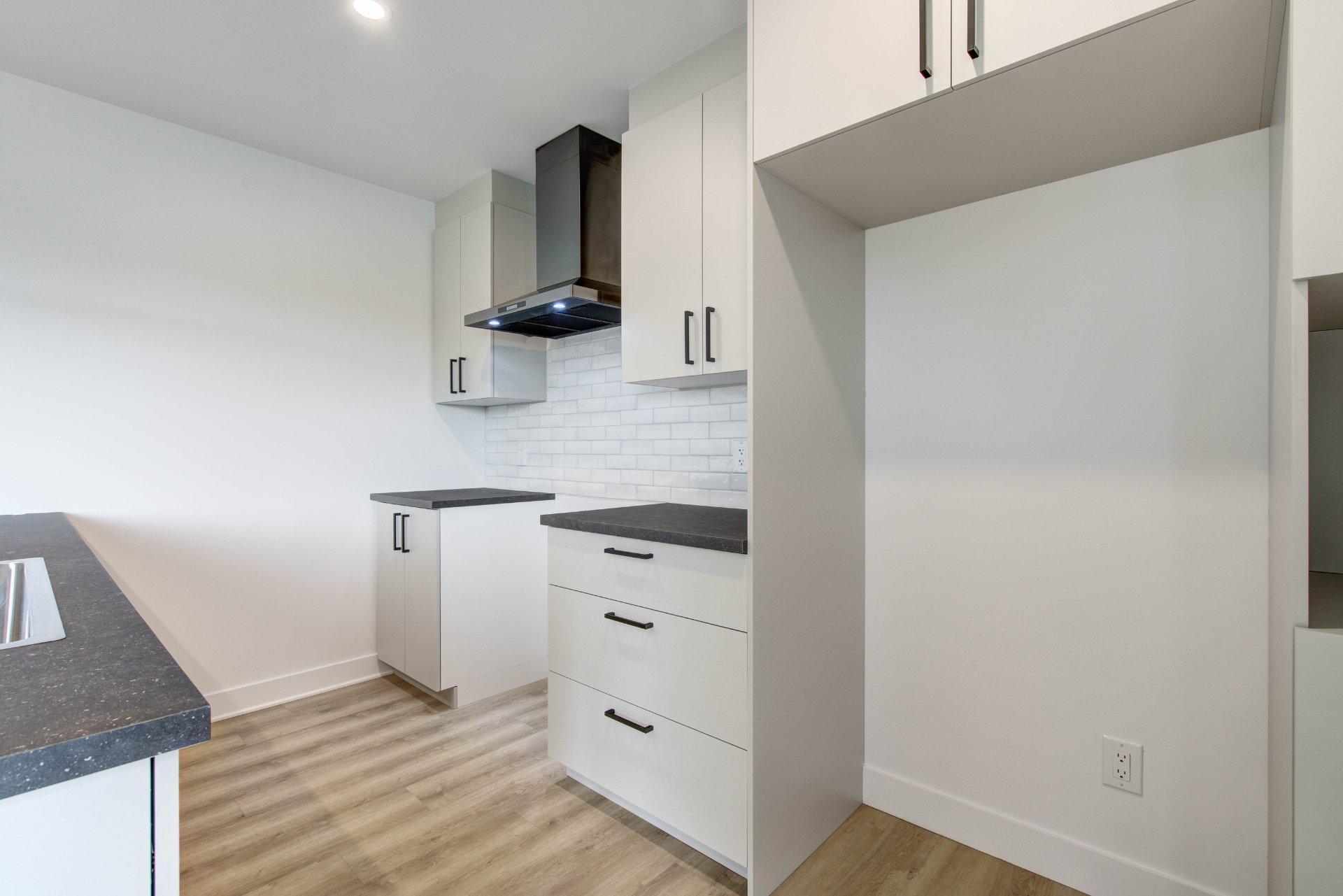 









400


Av. Barron

, 13,
Lachute,




QC
J8H4L6

