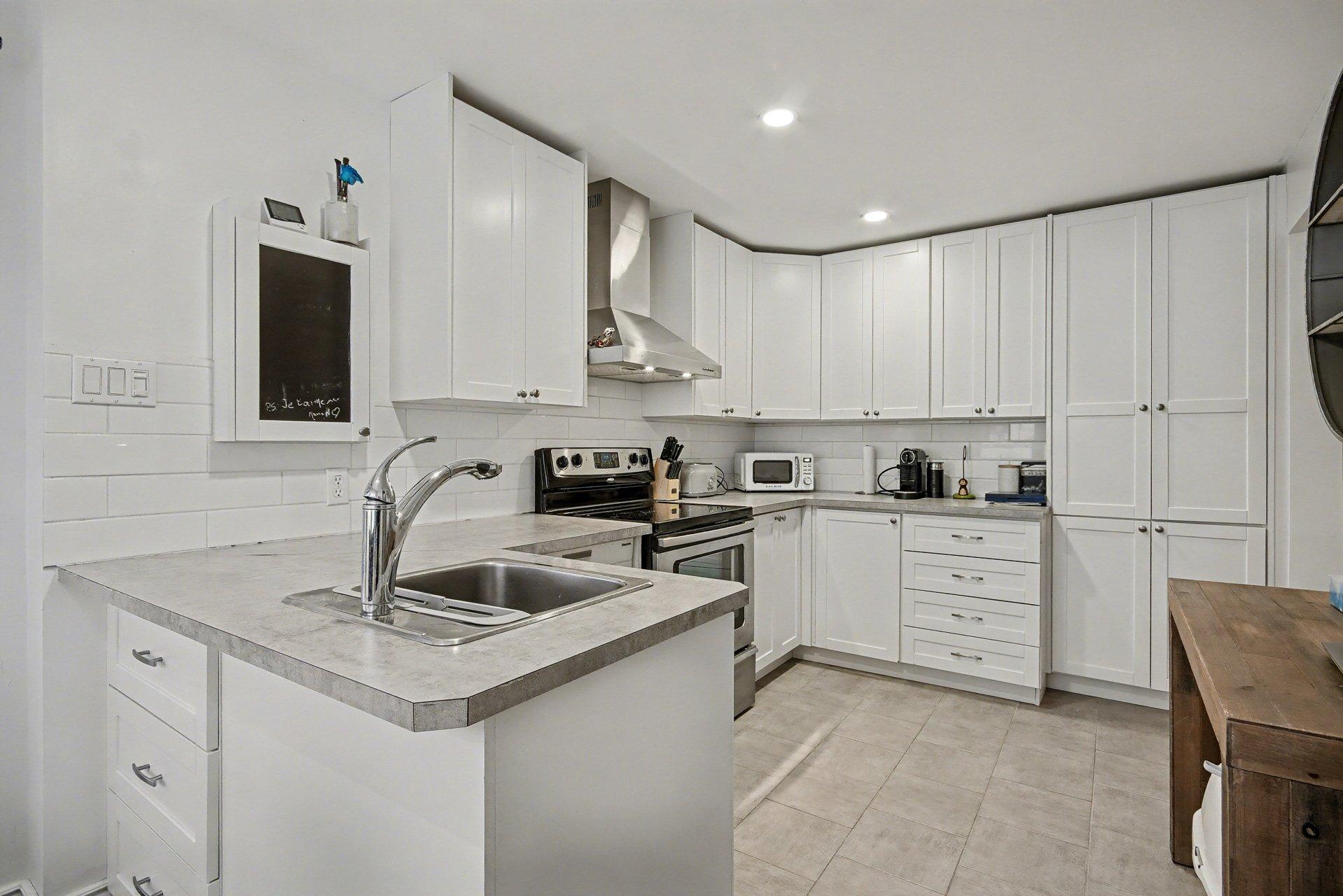 









104

 - 106A


Rue Notre-Dame

,
Saint-Jean-sur-Richelieu,




QC
J3B6M6

