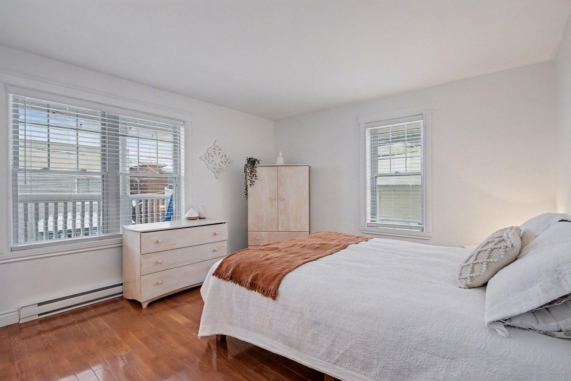 









104

 - 106A


Rue Notre-Dame

,
Saint-Jean-sur-Richelieu,




QC
J3B6M6

