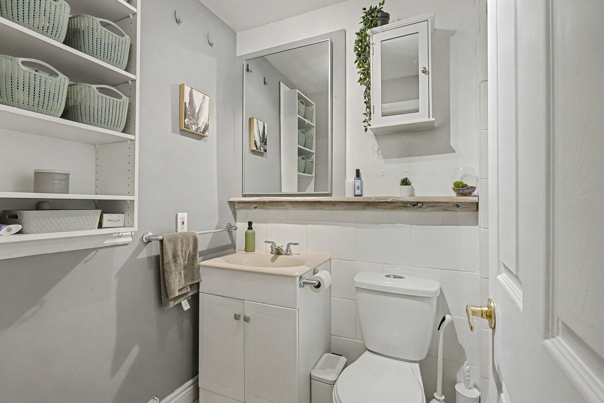 









104

 - 106A


Rue Notre-Dame

,
Saint-Jean-sur-Richelieu,




QC
J3B6M6

