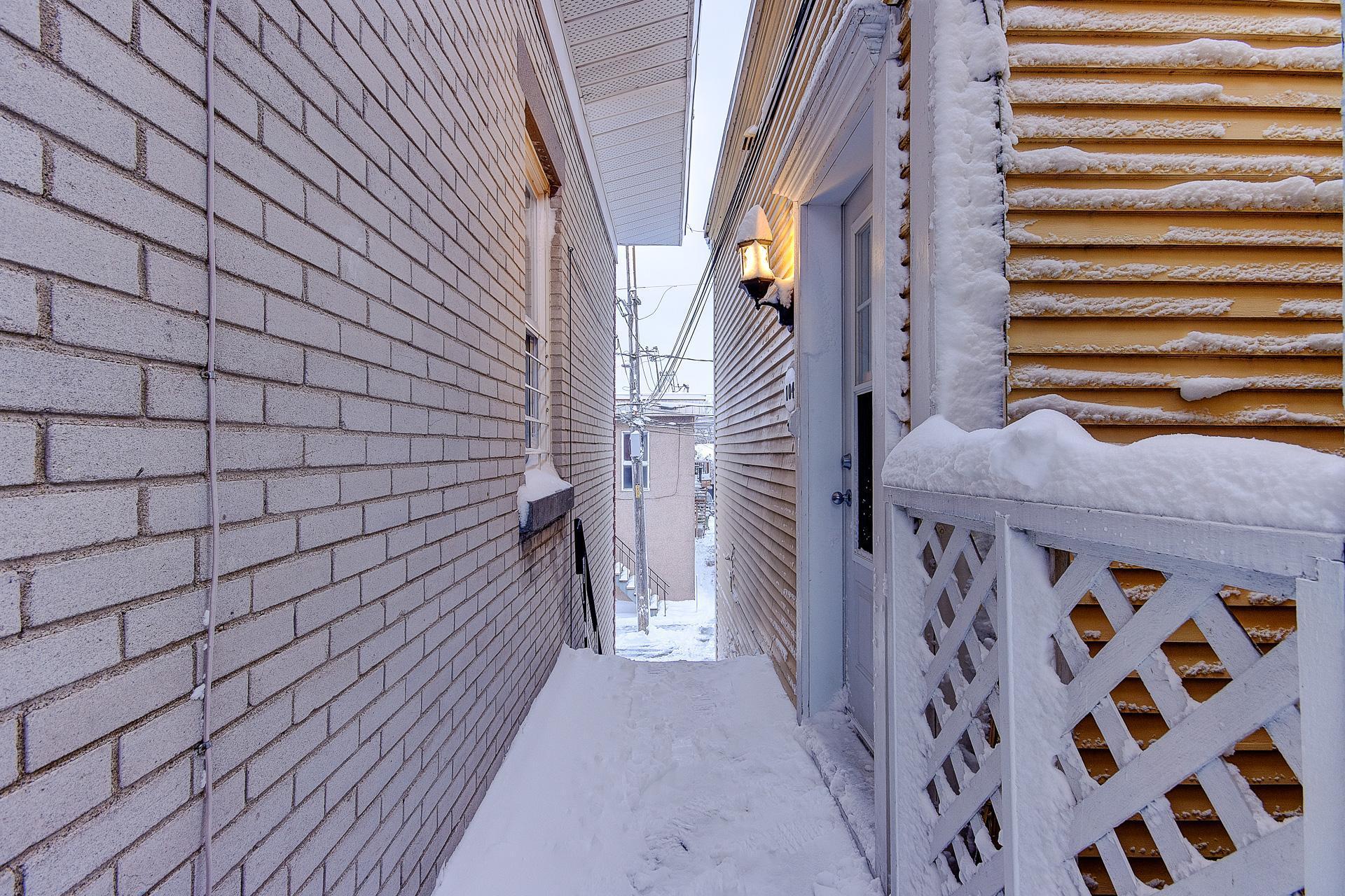 









104

 - 106A


Rue Notre-Dame

,
Saint-Jean-sur-Richelieu,




QC
J3B6M6

