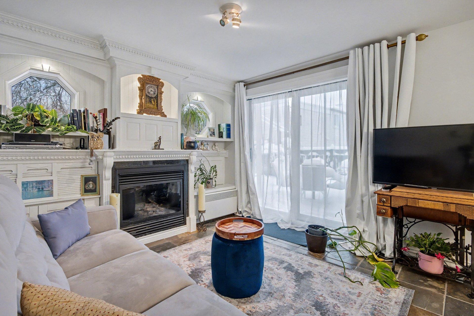 









104

 - 106A


Rue Notre-Dame

,
Saint-Jean-sur-Richelieu,




QC
J3B6M6

