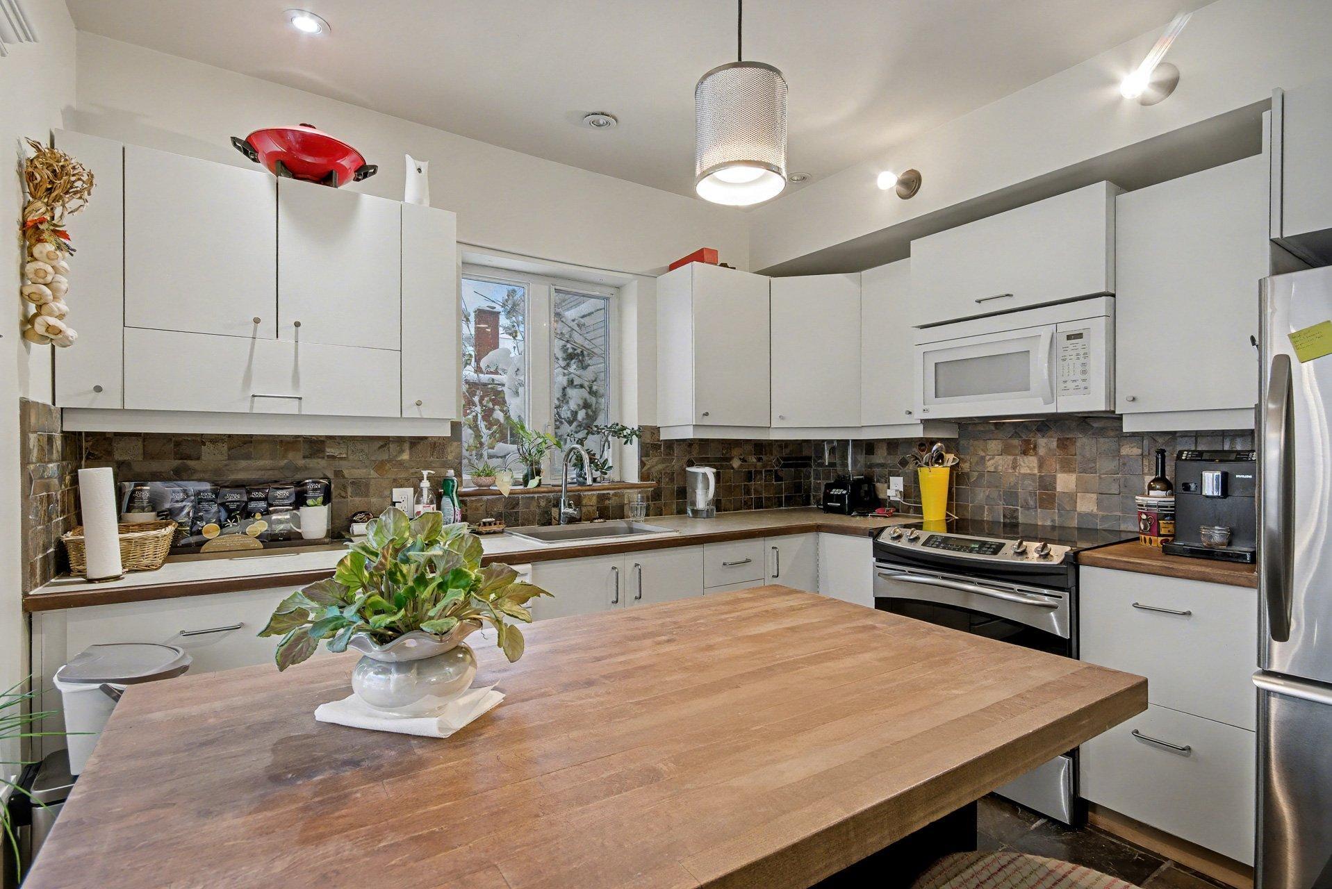 









104

 - 106A


Rue Notre-Dame

,
Saint-Jean-sur-Richelieu,




QC
J3B6M6

