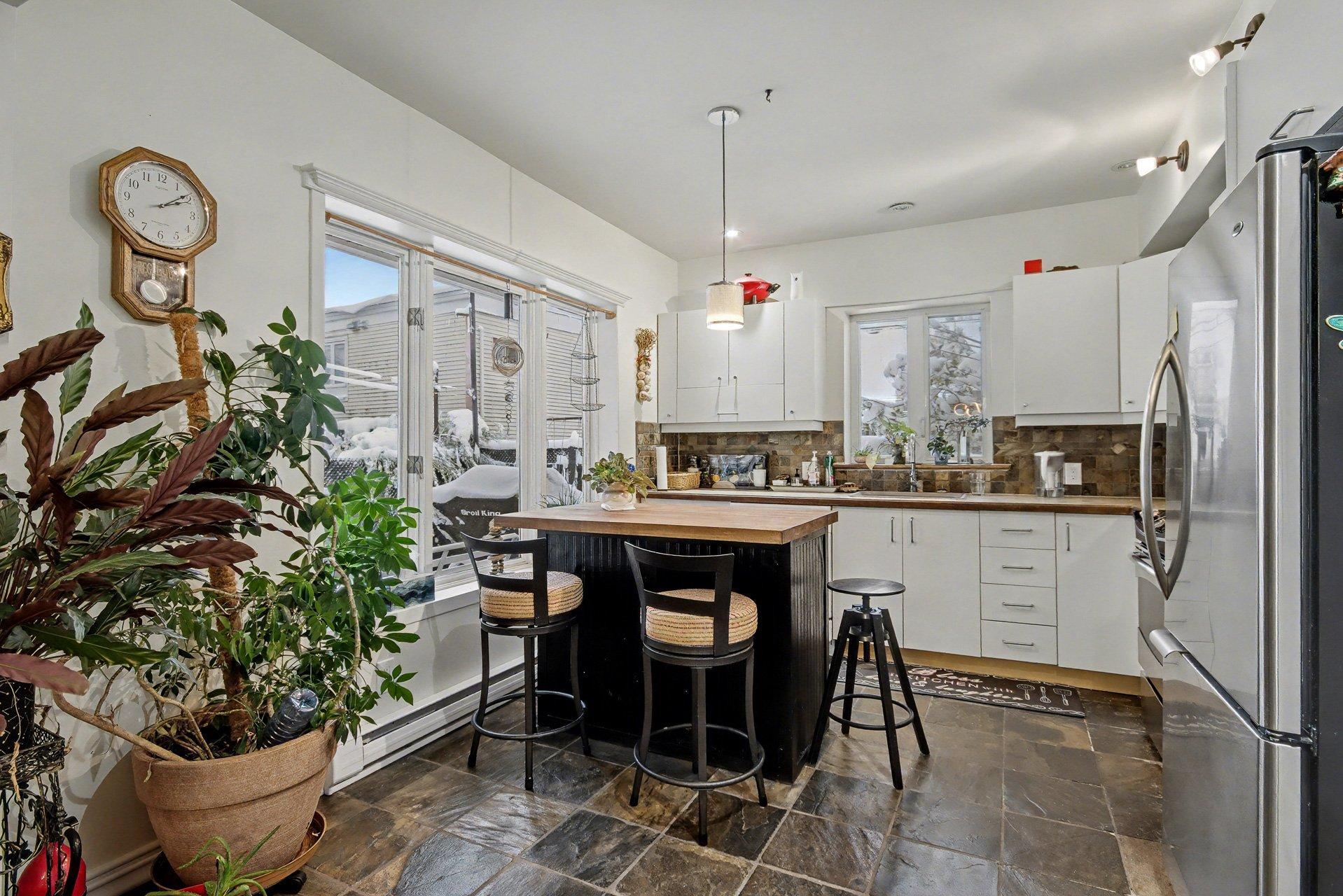 









104

 - 106A


Rue Notre-Dame

,
Saint-Jean-sur-Richelieu,




QC
J3B6M6

