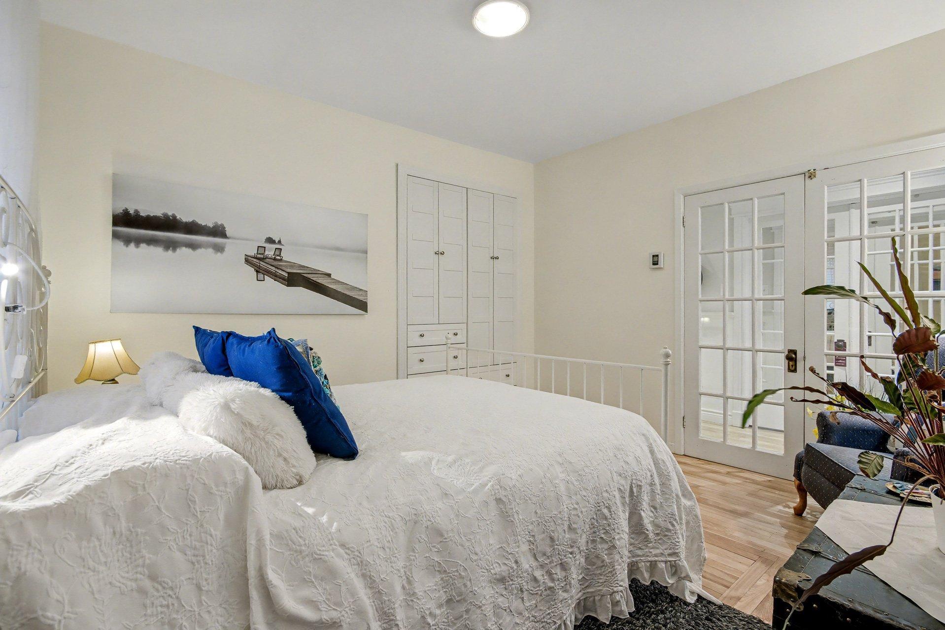 









104

 - 106A


Rue Notre-Dame

,
Saint-Jean-sur-Richelieu,




QC
J3B6M6

