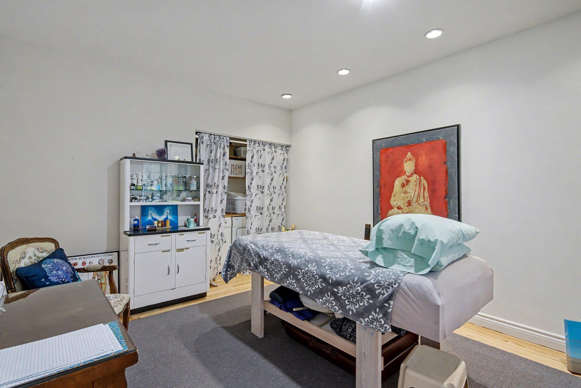 









104

 - 106A


Rue Notre-Dame

,
Saint-Jean-sur-Richelieu,




QC
J3B6M6

